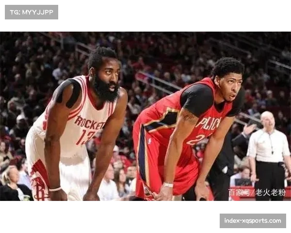 比赛重启后的混战：四车在1号弯并排，引发连锁反应